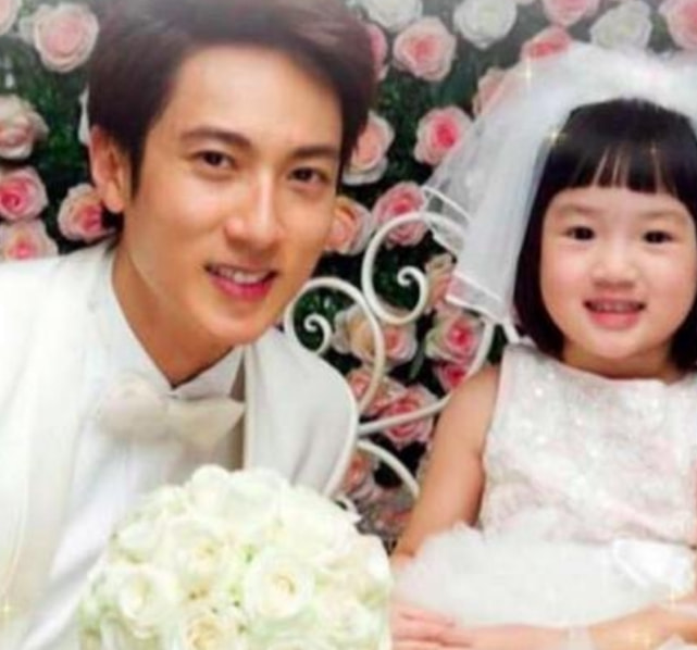 吴尊女儿华丽蜕变，亭亭玉立气质极佳，当公主养却没公主病