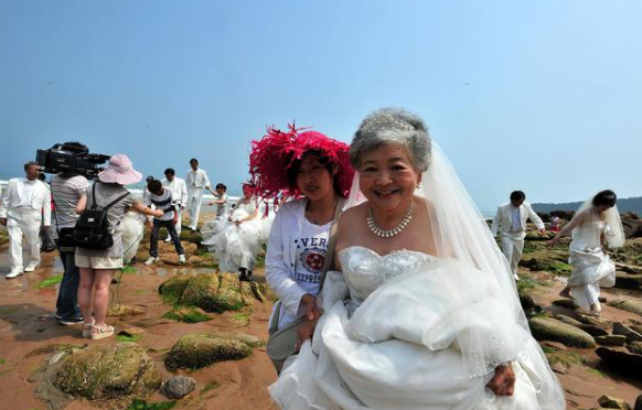 2年前，声称“谁让我生孩子财产就给谁”的浙江富婆，后来怎样？