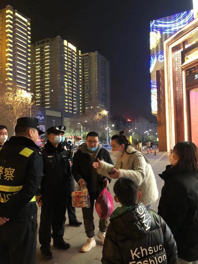 外地游客丢手机 西安碑林民警连夜寻找获点赞