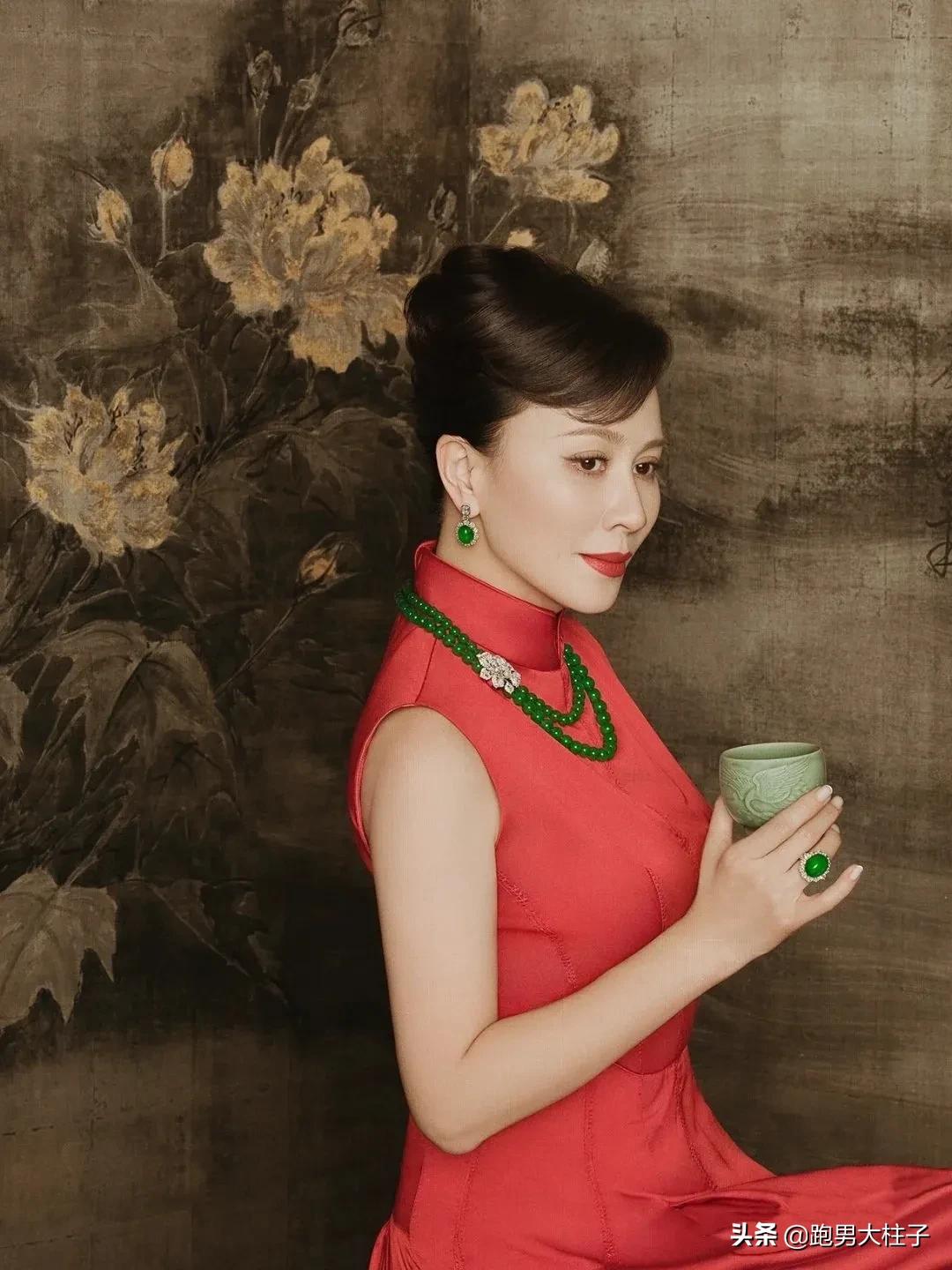 强行扮嫩，妈味十足，求求这几位明星别再演超龄少女了