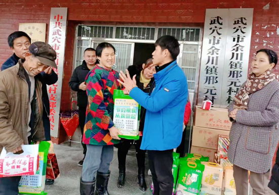 湖北武穴：周智斌、周江涛等爱心人士开展迎新年帮扶慰问活动
