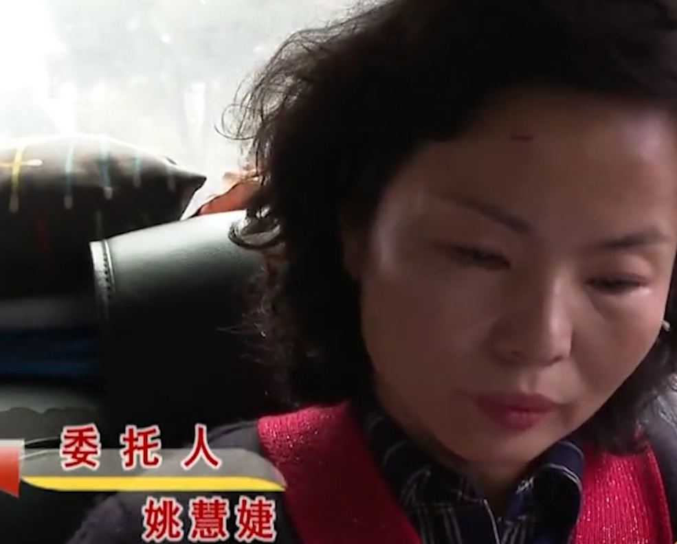 故事：丈夫偷腥漂亮小保姆，并送10多套房产，原配得知后暴走上门