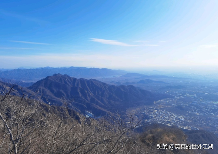 北京昌平，徒步登山的蜿蜒小路，曲径通幽，怪石嶙峋，冰瀑成群