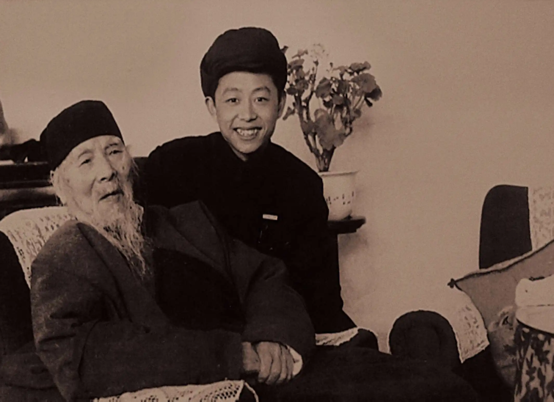 黄永玉99岁:老朋友都死了,只剩下我一个,趁我没死快夸我