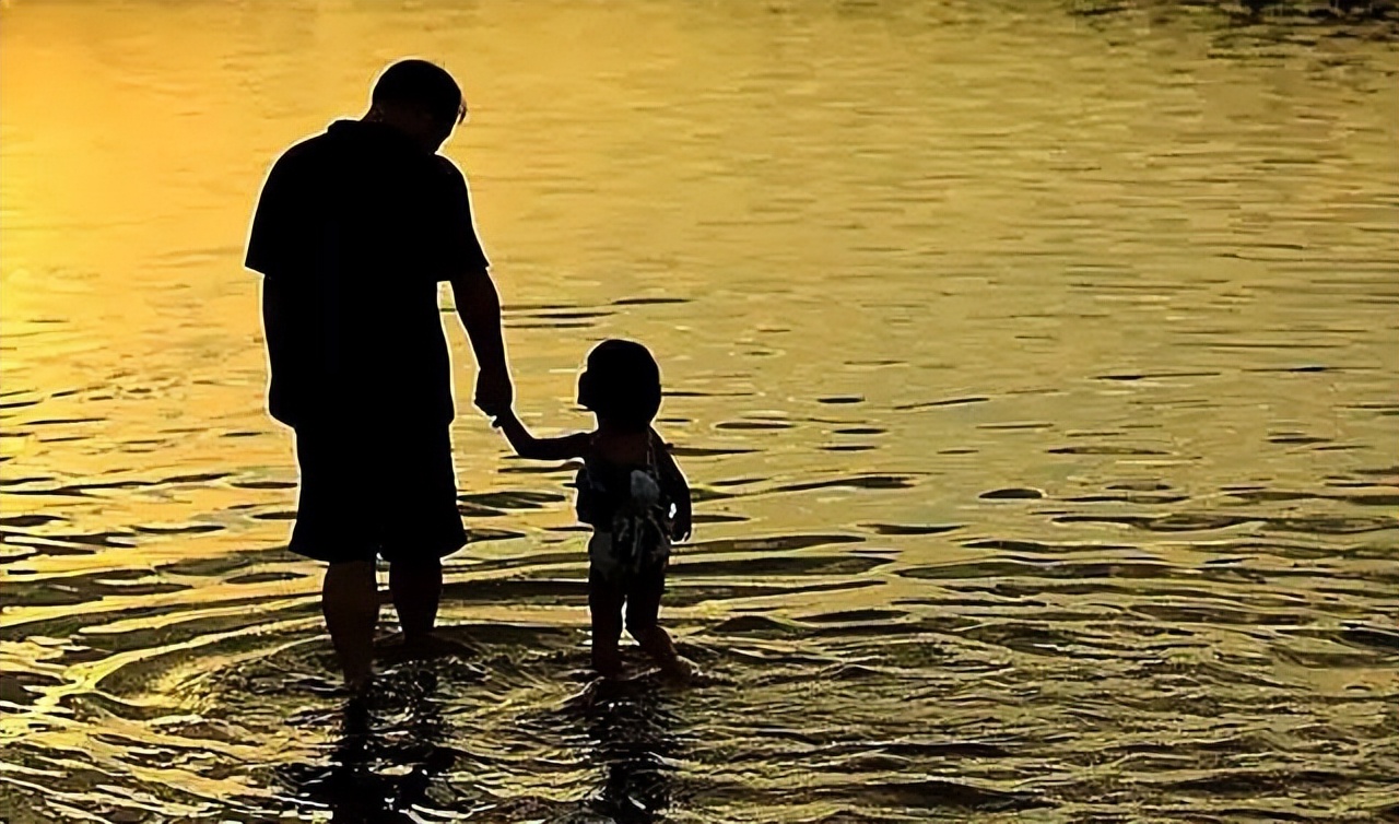 武汉三口之家：父女三人无血缘，父亲不是亲生的，妹妹不是亲妹妹