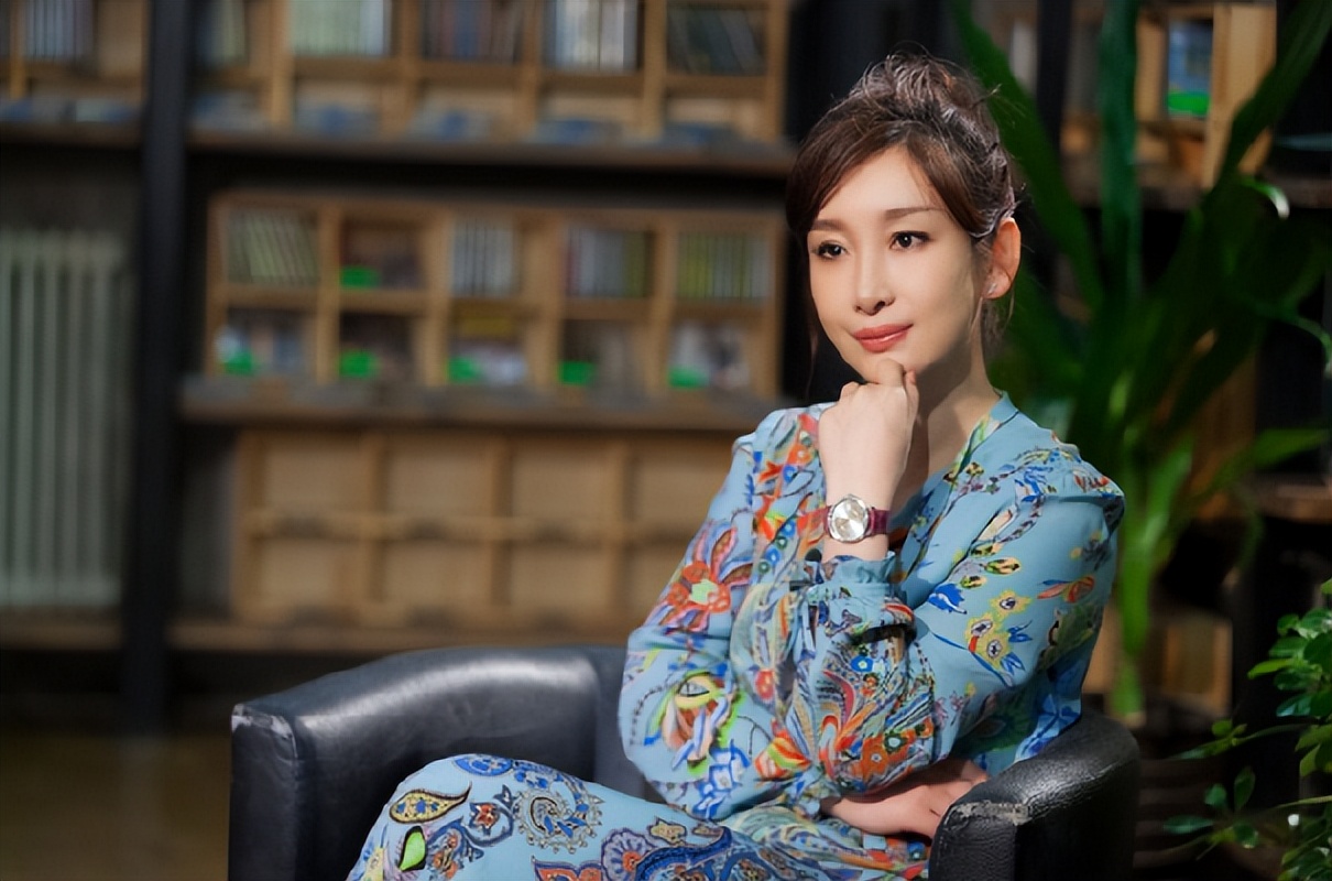 “女人30豆腐渣”？这6位“徐娘半老”的女星，个个风华不减