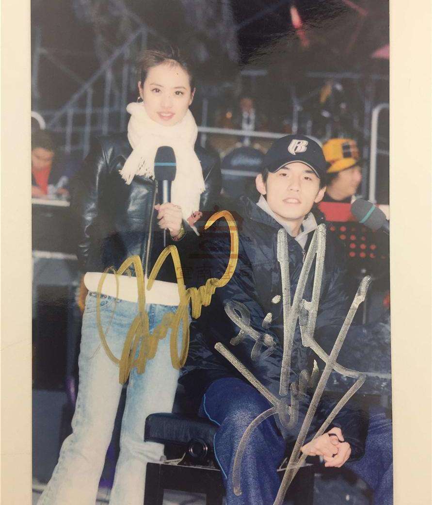 周杰伦成全村希望？回顾他的4段恋情，便知什么是分手见人品