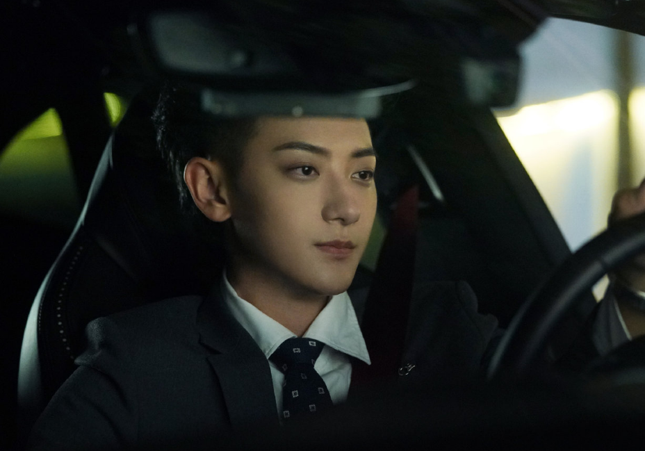 黄子韬“梦中女神”将出席戛纳，出道经历像开挂，音乐影视两开花