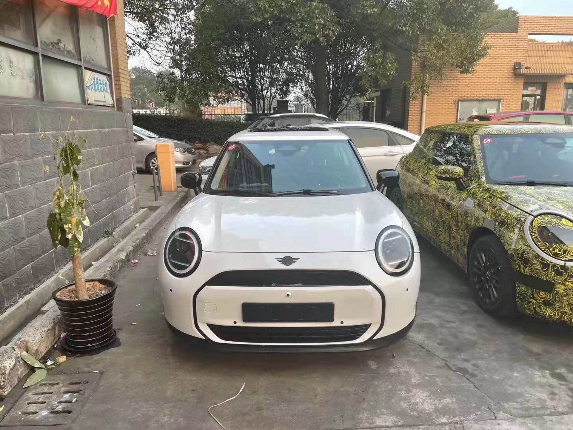 似乎顺眼了不少？全新一代MINI Cooper EV渲染图曝光