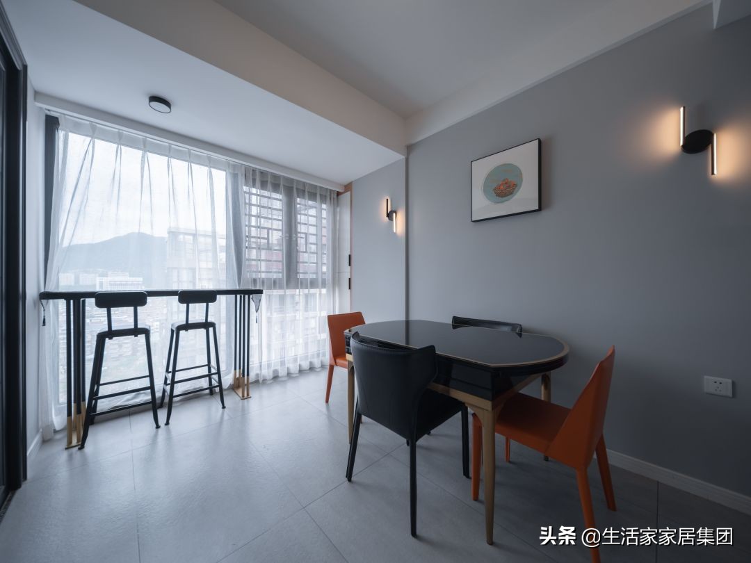 他什么风格都喜欢，干脆混搭，把家装修成最显个性的样子