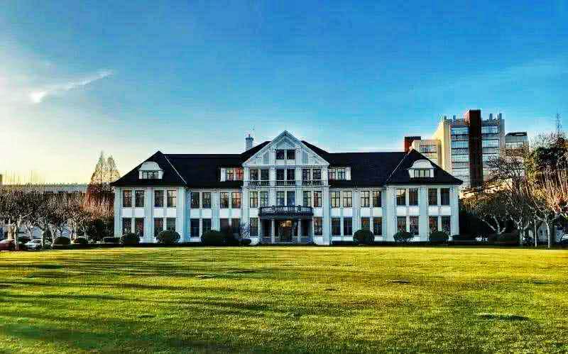 上海高校最大的“黑马”，如今成为双一流，录取分数线赶超985