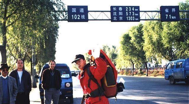 他35岁开始徒步走中国，磨掉19个脚趾甲，45岁走出死亡之海罗布泊