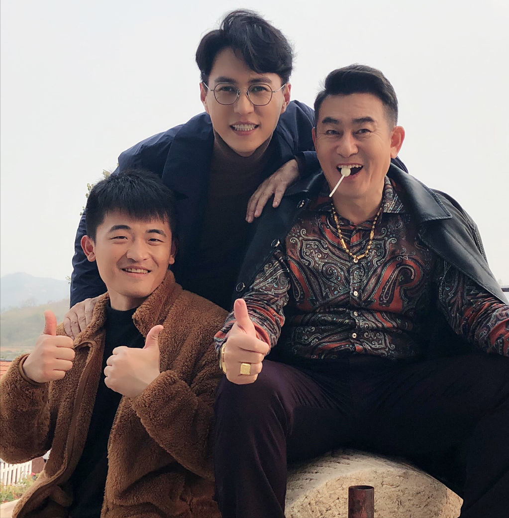 娱乐圈是个圈，《幸福到万家》最“丑”的配角，朋友圈却全是大咖