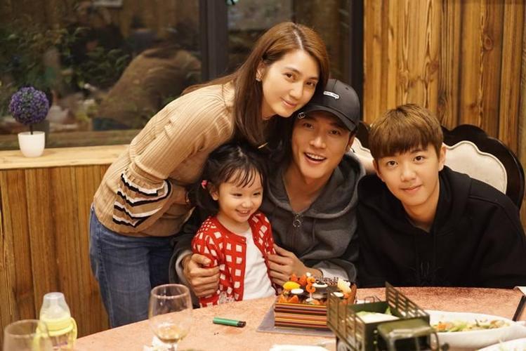 8位嫁到内地的女港星，有的连生三胎幸福美满，有的被婆婆嫌弃