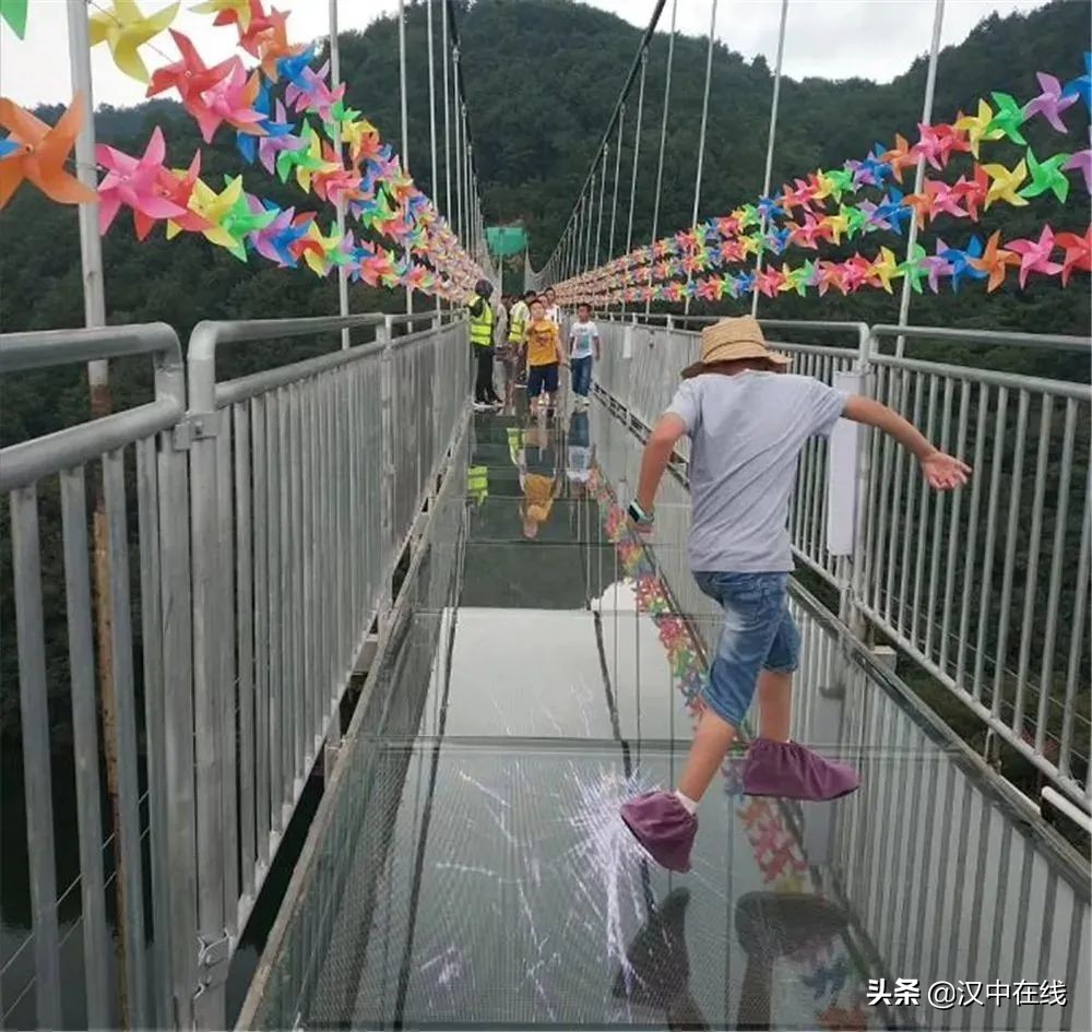 每到這個季節(jié)，來漢江源邂逅清涼舒爽的秘境美景