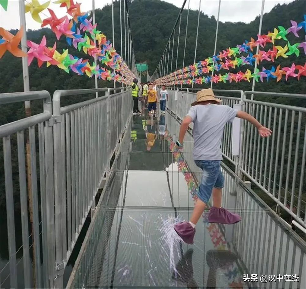 每到這個季節(jié)，來漢江源邂逅清涼舒爽的秘境美景