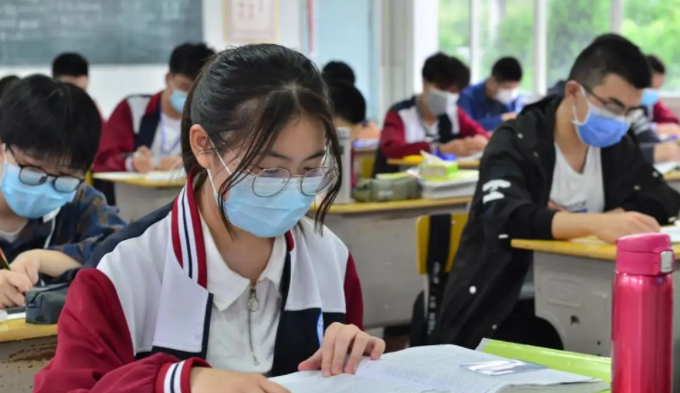 高考成绩400到500分的学生有福了，可优先选这类专业，就业前景好