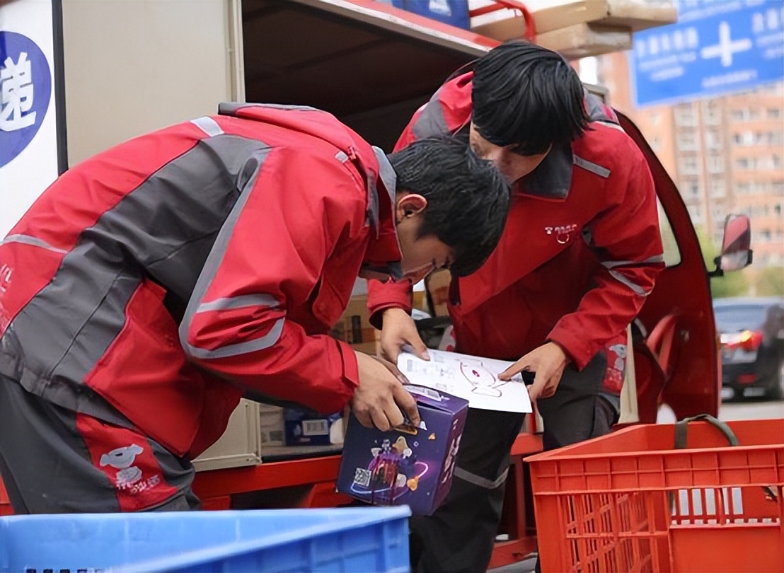 京东001号快递员金宜财：死心塌地送快递12年，刘强东给了他什么
