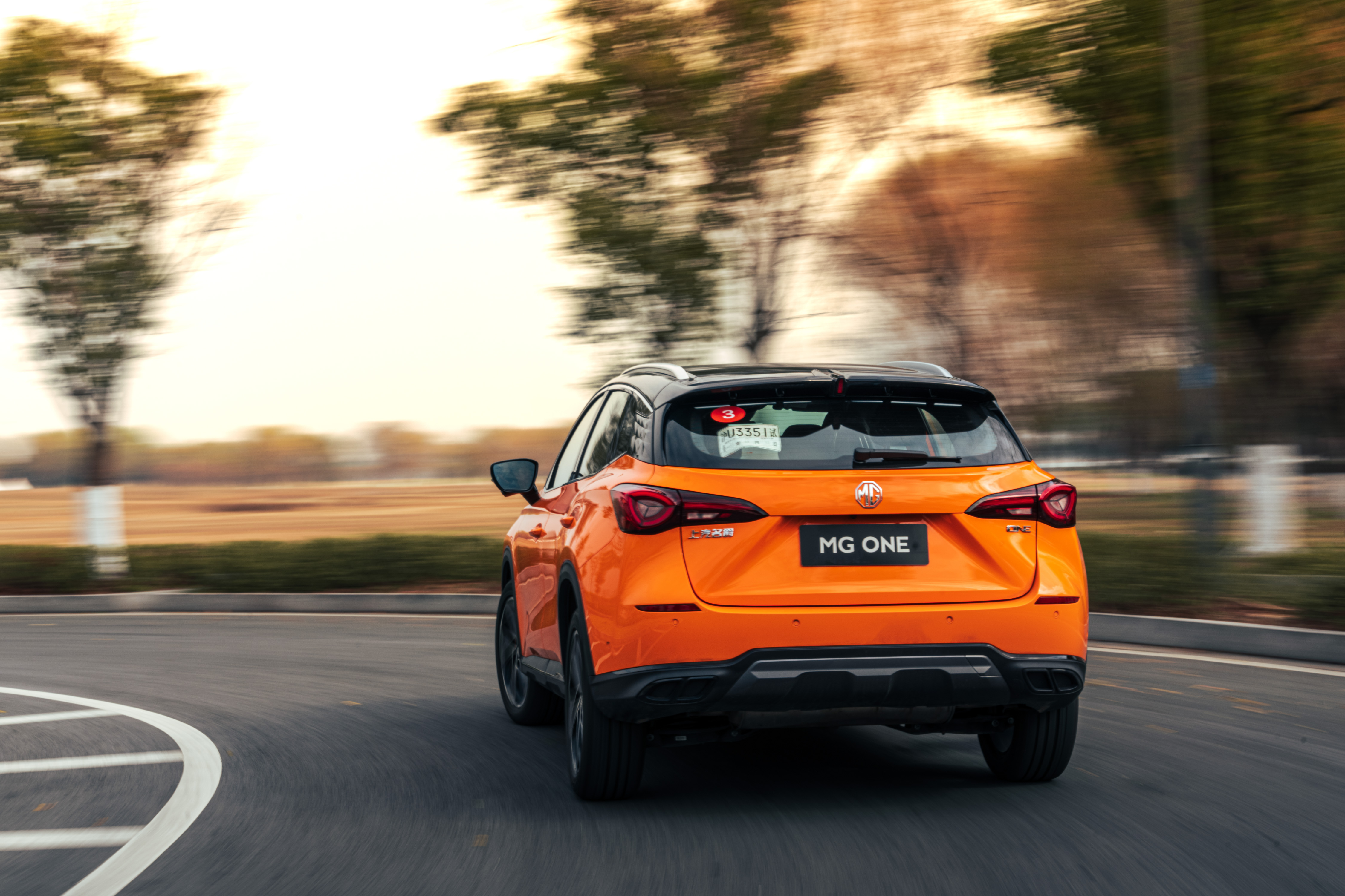 颜值在线,科技感上乘,行驶品质不差,试驾上汽名爵mg one_太平洋号