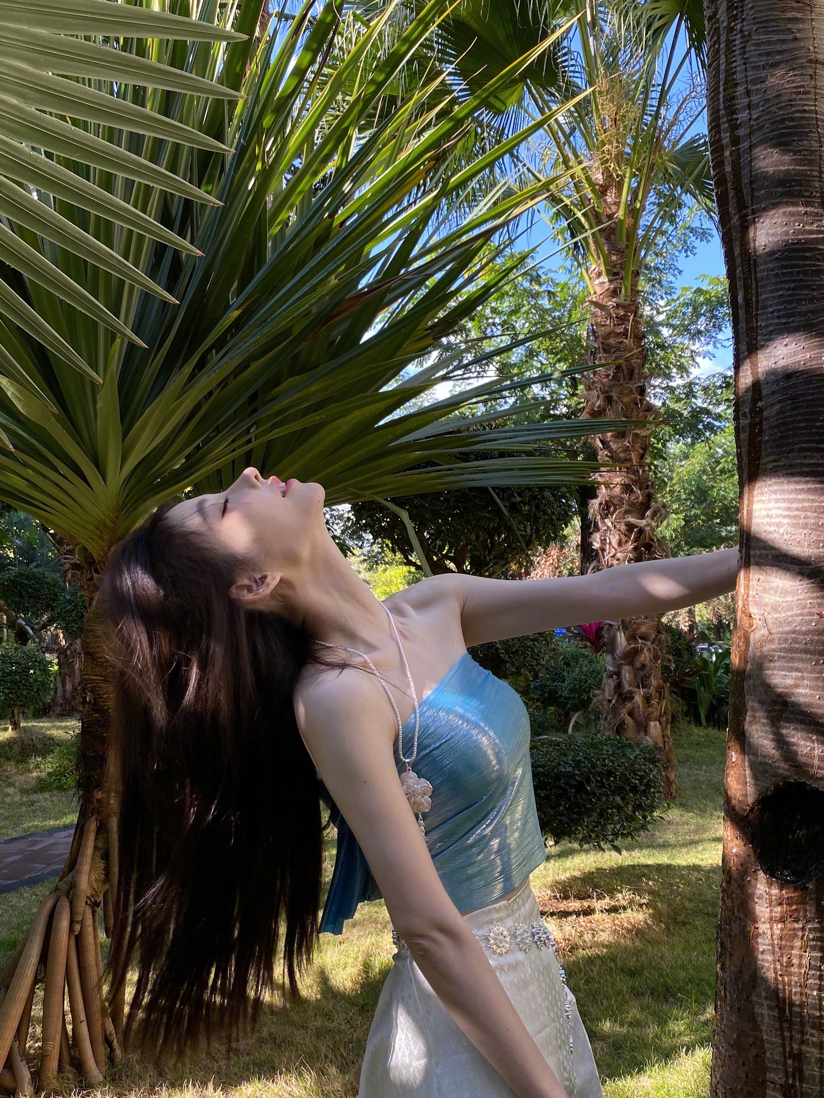 夏季来临“傣服”成爆款，鞠婧祎冯提莫纷纷化身傣族少女