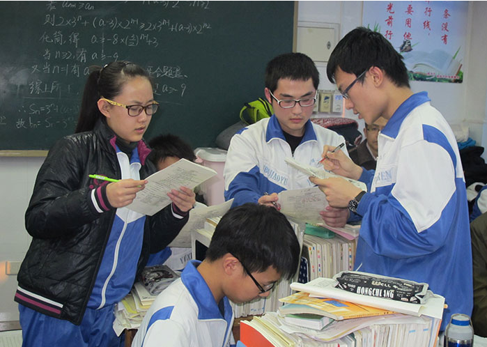 高考后才发现，普通班当鸡头与重点班当凤尾不同，差的不止是成绩