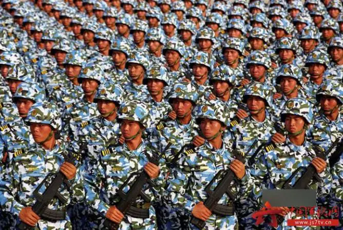 中国军人专属“潮服”上新！五分钟看懂我军作训服“进化史”