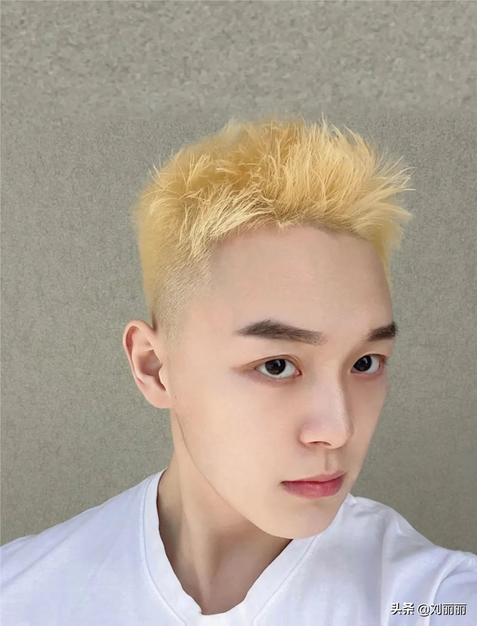 今夏最火男士发型有哪些?寸头分头精神时尚,潮流染发很吸引眼球