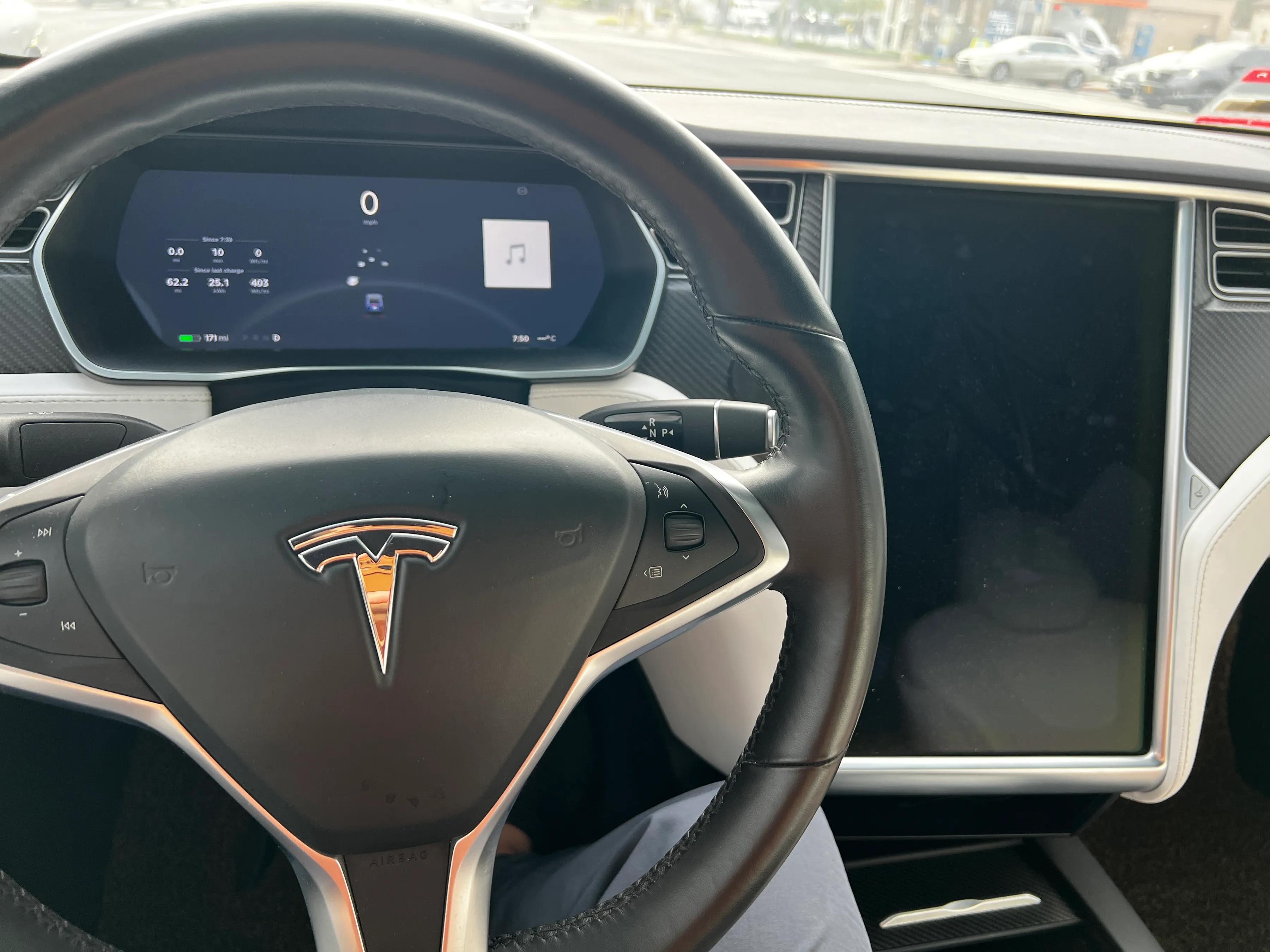 今天我来有理有据黑一把我的特斯拉model X