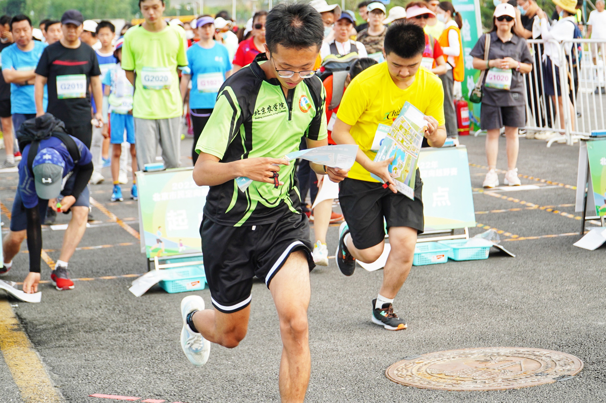 2022年北京市民定向越野赛在首钢园举办2个组别600余名市民参赛