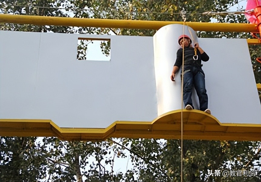 拓展团建训练项目-绝壁逢生/河南拓展训练公司