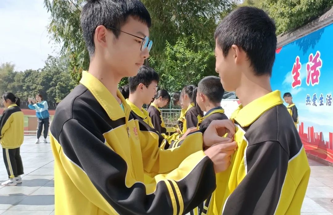 青春心向党 建功新时代——黄龙溪学校举行新团员入团仪式
