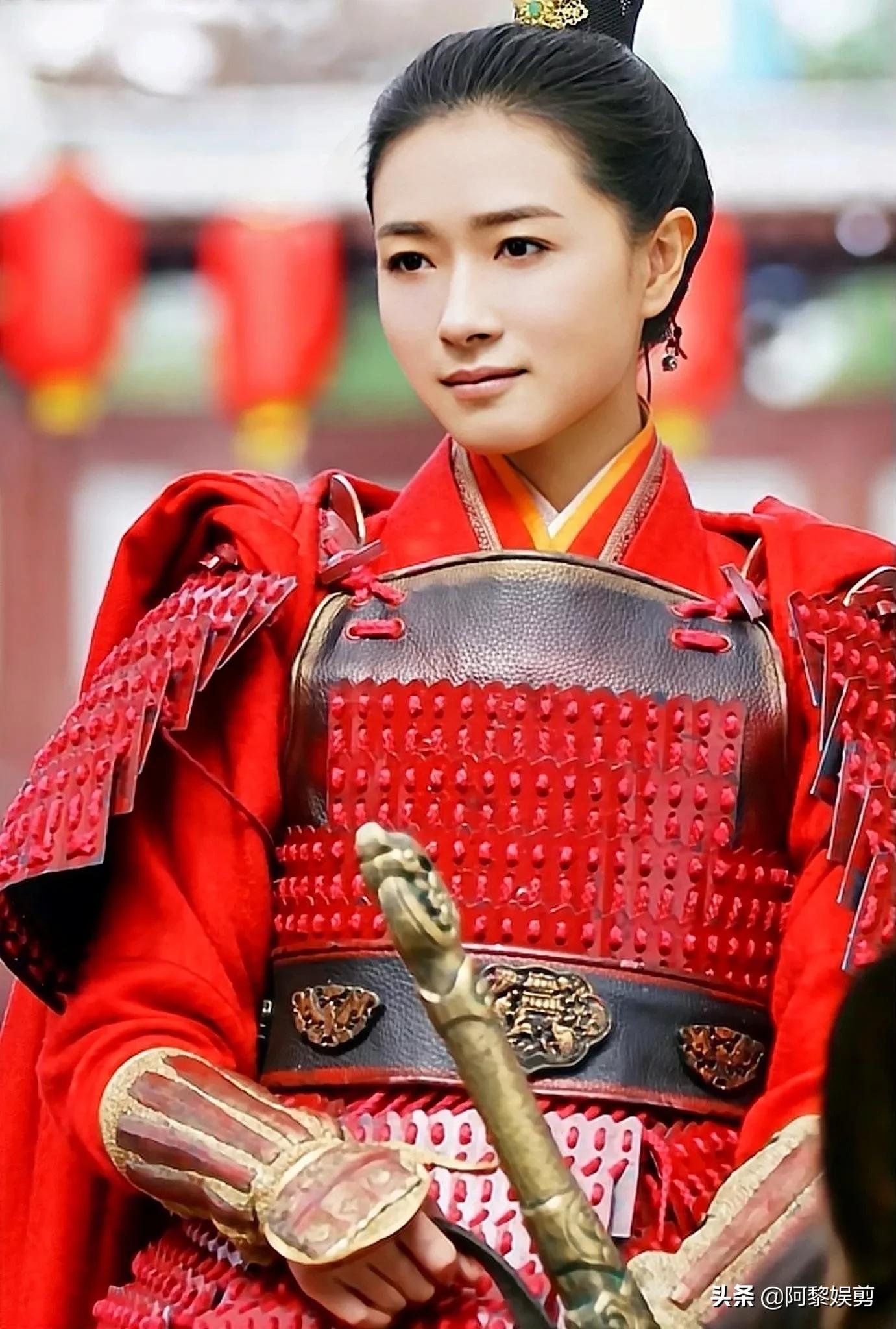 男明星穿铠甲VS女明星穿铠甲