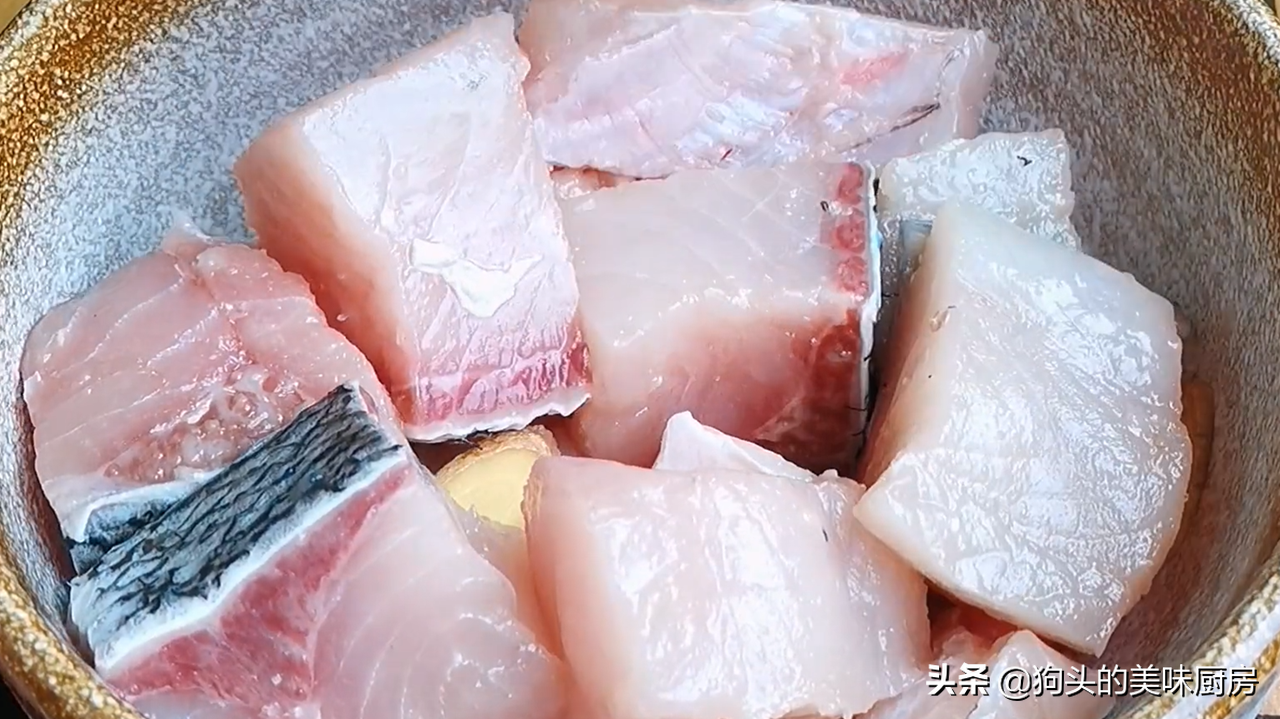鱼肉这样做百吃不厌，不蒸不炸，鲜香肉嫩无腥味，好吃又下饭
