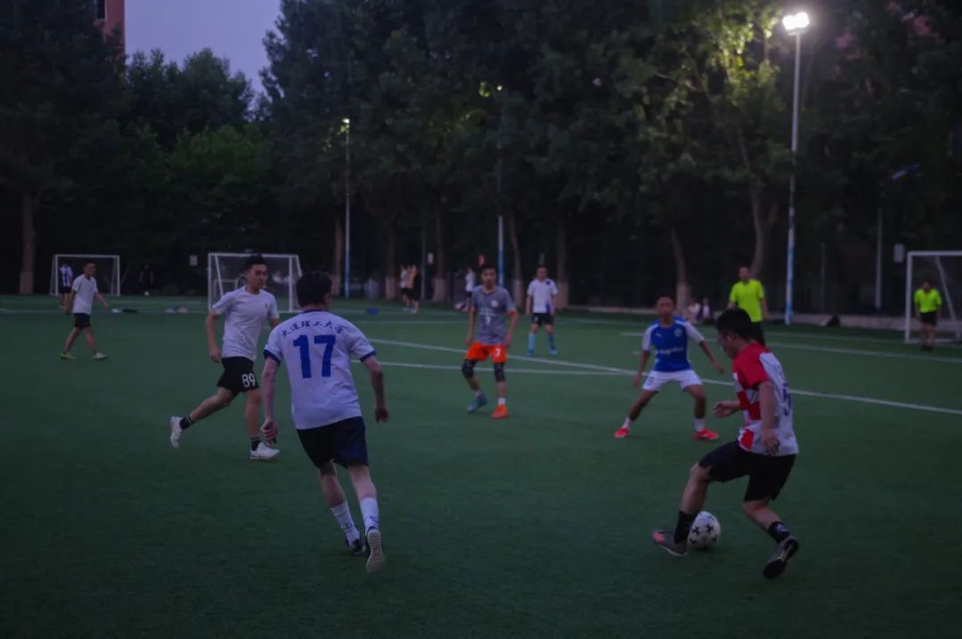 “面朝”大海，坐拥网红咖啡馆！大连一高校“精致生活”曝光，网友：太羡慕！