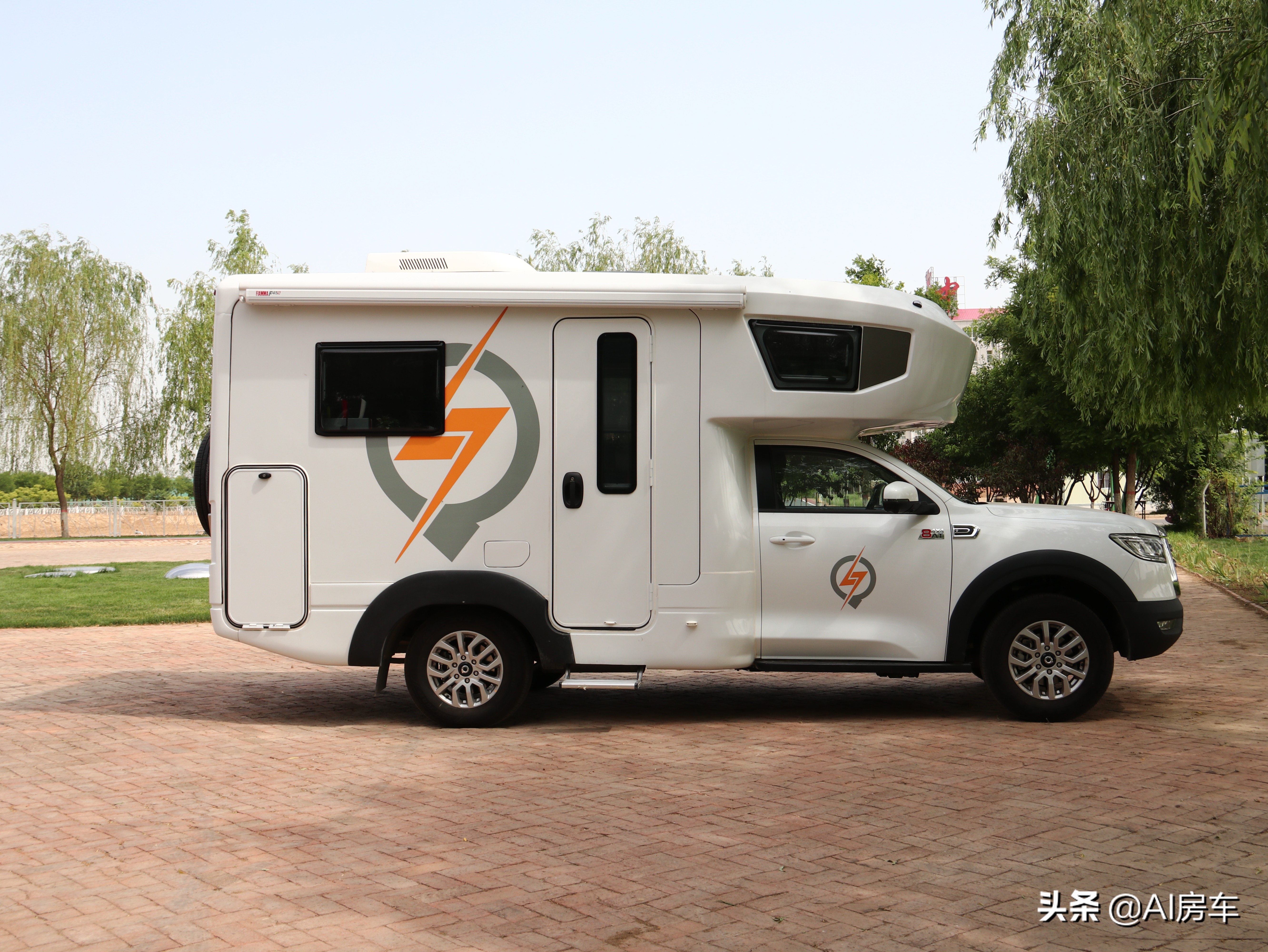 长城自由炮,智能四驱 8at动力,越野突出,配科技公寓,挺亲民