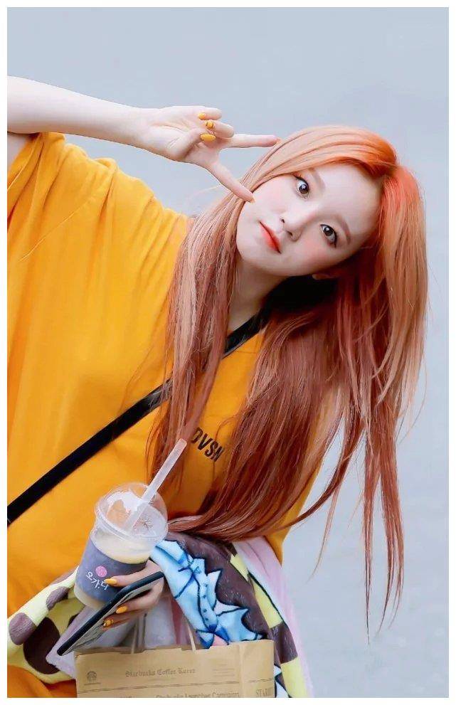 别看裤子平平无奇,能让宋雨琦穿出小细腿,女生快安排上