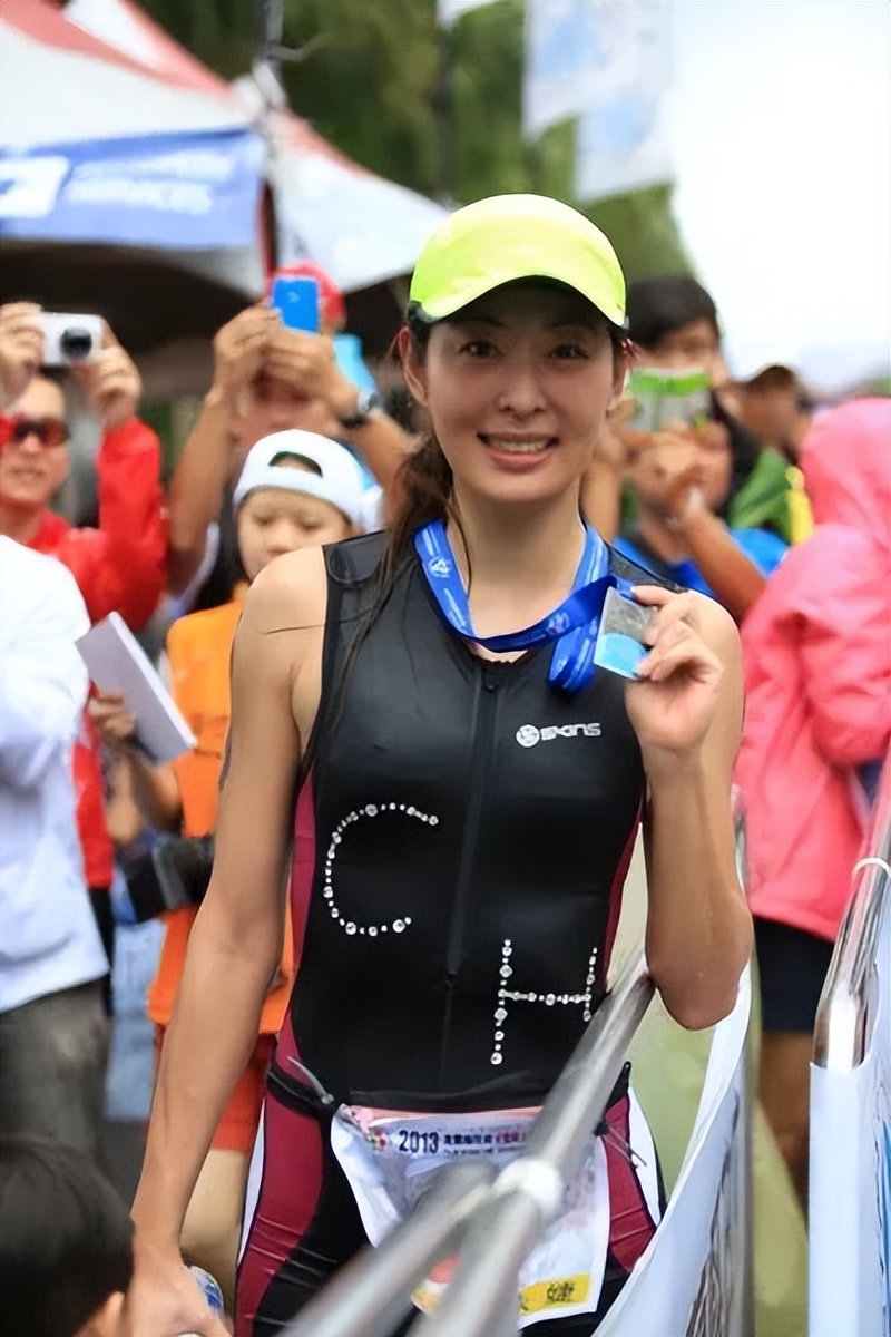 李蒨蓉、贾永婕，台北贵妇的两种打开方式…