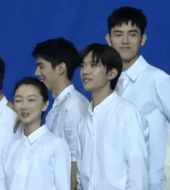 易烊千玺和周冬雨的绯闻，我一点儿都不关心