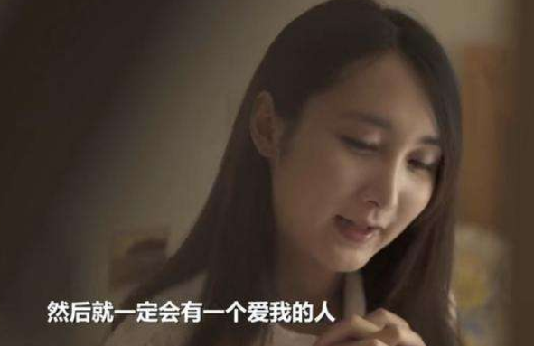 “背母上学”感动中国的刘霆，10年后变成美女，不少网友表示理解