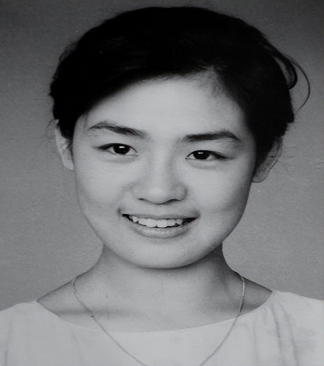 丛珊：19岁演女主，20岁火遍全国却遭排挤，如今60岁过得怎样？