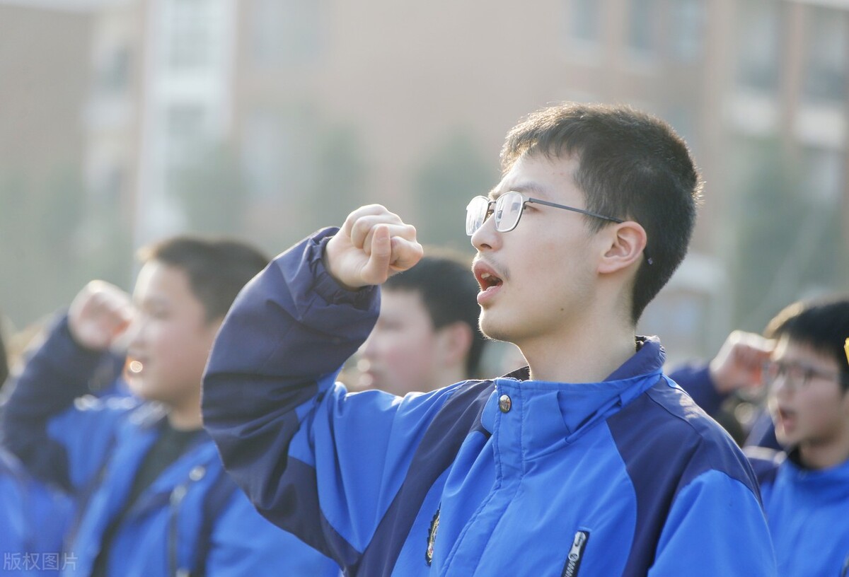 初二排名是否决定中考，排名靠后能否考上高中？高中老师为你支招