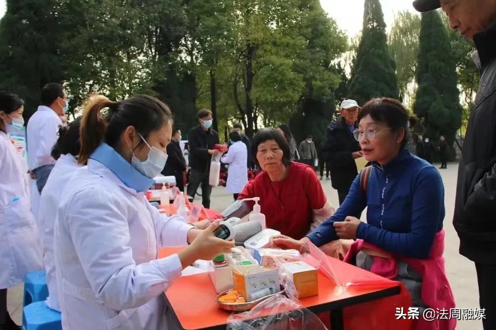 澧县中医医院开展第34个“世界艾滋病日”主题义诊宣传活动