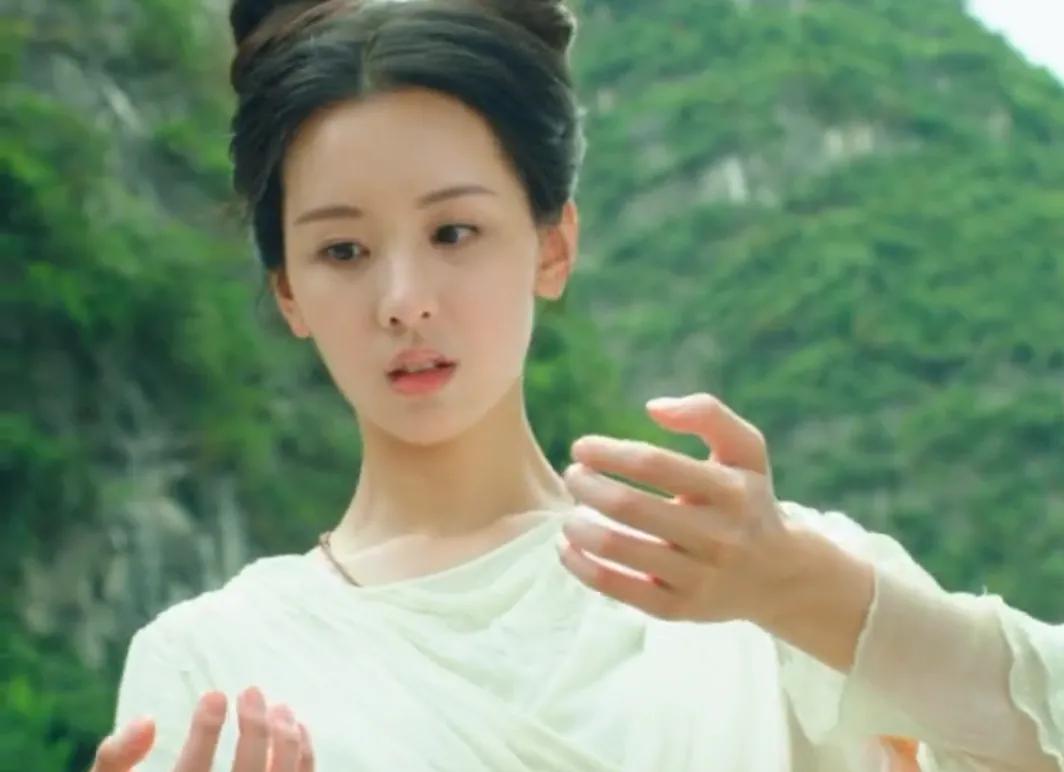电影版花千骨预告出来了，陈都灵饰演花千骨，你觉得咋样？