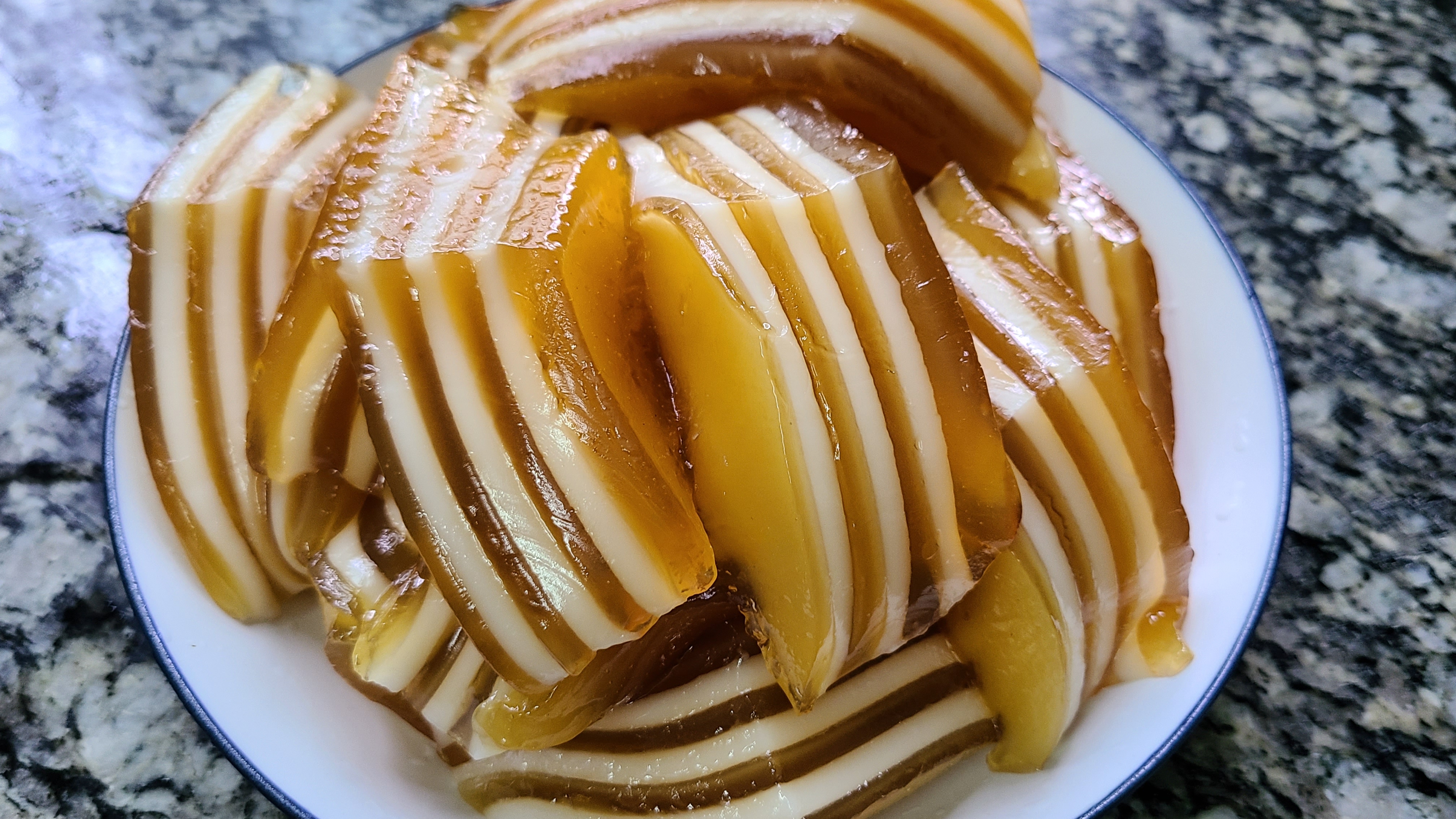 千层糕是出了名的广东美食，软糯Q弹香味浓，好吃又简单