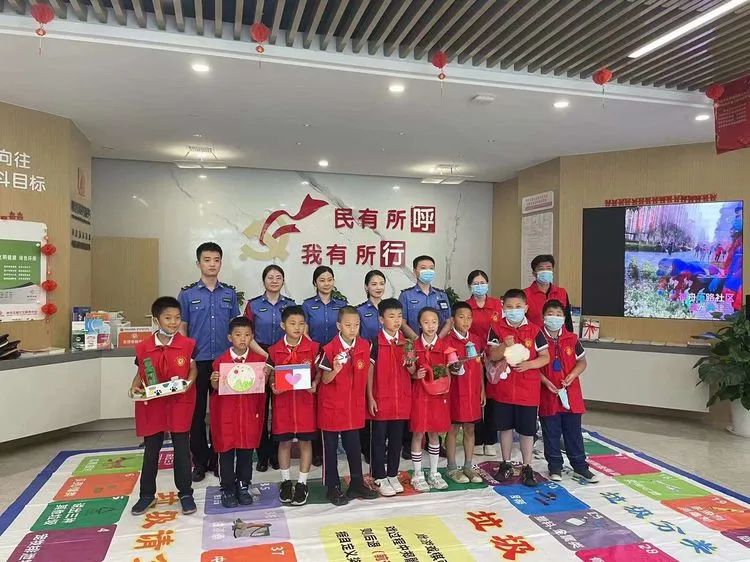 ����ǹ�����������ѧУ��չ�����������������