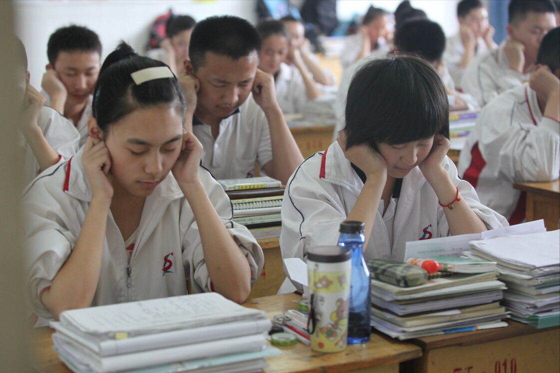 高中生每年花10万补课，高考686分全校第一，等来的却是一片嘲讽