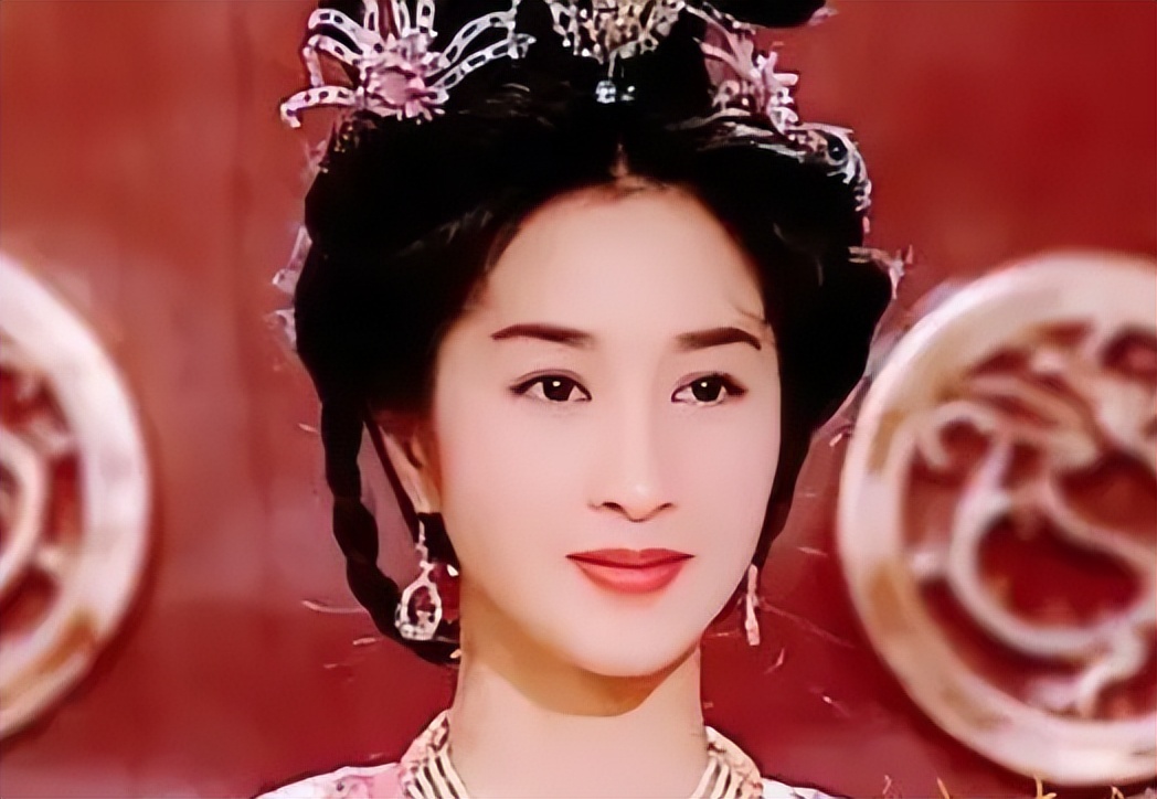 “歪瓜裂枣”别硬演公主，这9位女星告诉你，什么才叫金枝玉叶