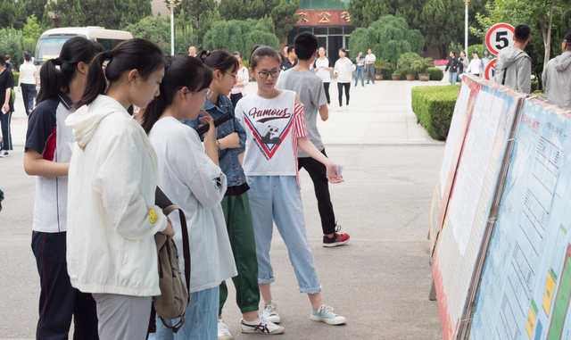 高考选科组合新坑，物理化学政治成迷之组合，太多学生表示后悔