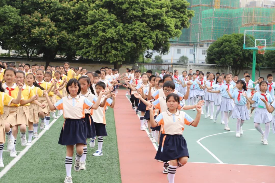 煎茶小学举行“七彩童年，精彩无限”六一庆祝活动暨校园艺术节