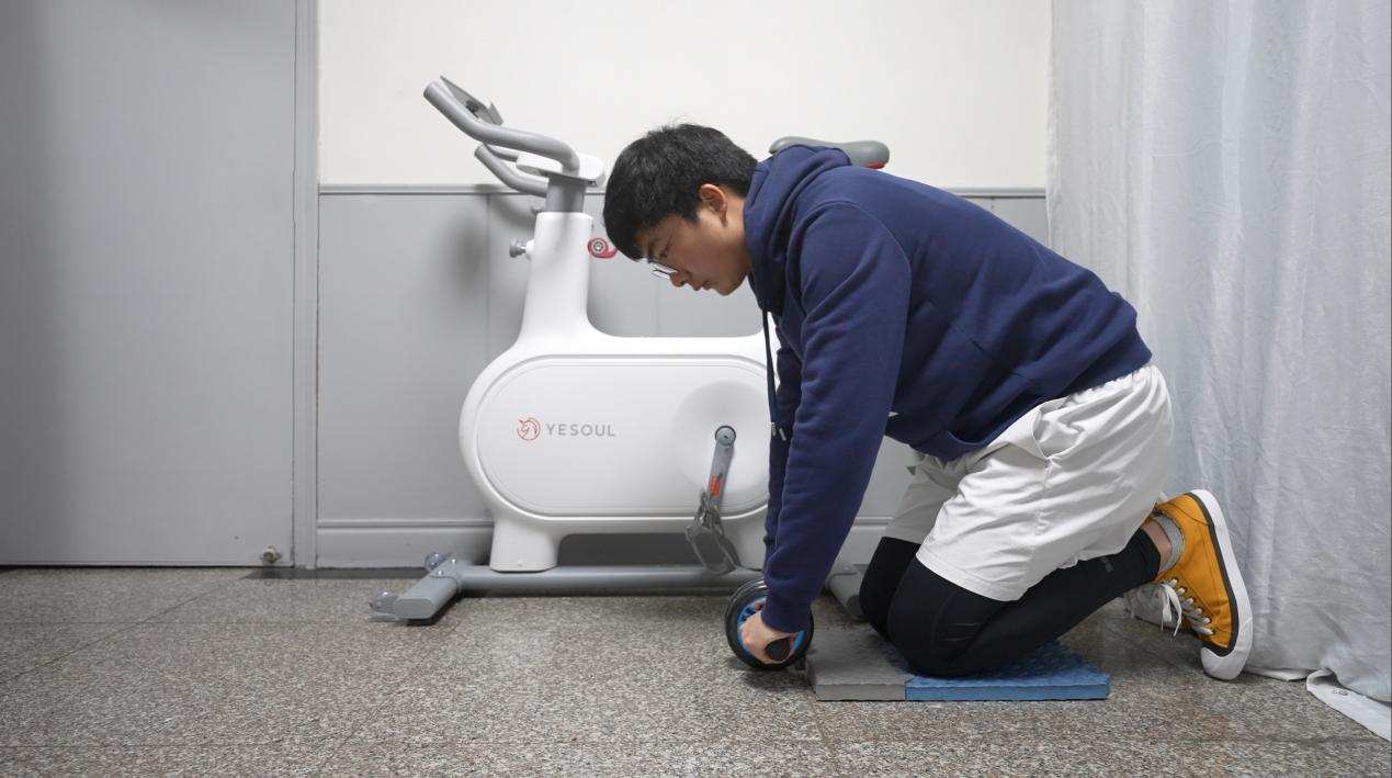 野小兽m2动感单车+健腹轮+健身手套—我的减重装备+饮食清单